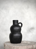Bild in Galerie-Betrachter laden, schwere Keramikvase in Schwarz H26cm