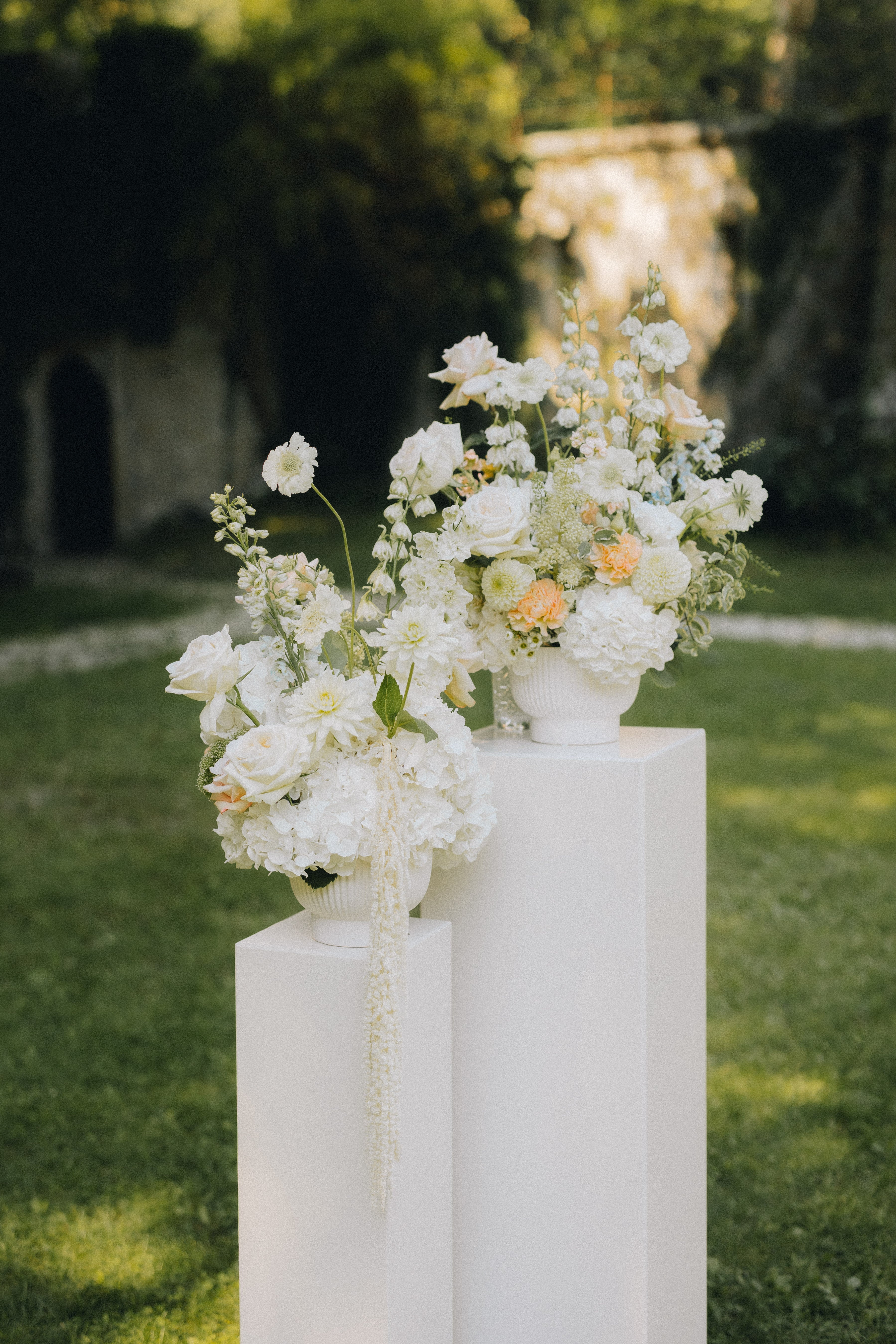 romantische Gartenhochzeit in pastelligen Farben in Schloss Egg