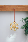 Bild in Galerie-Betrachter laden, Messing Schneeflocke 5cm (2)
