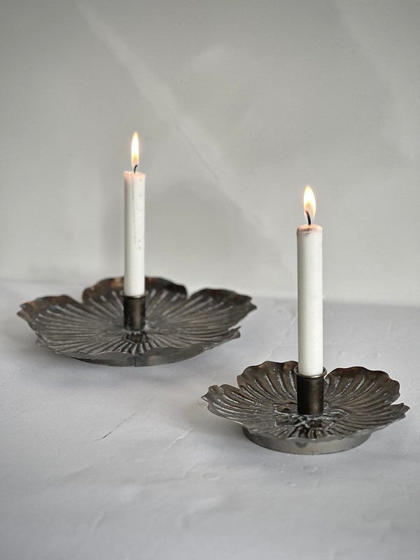 Kerzenständer aus Messing in Blütenform