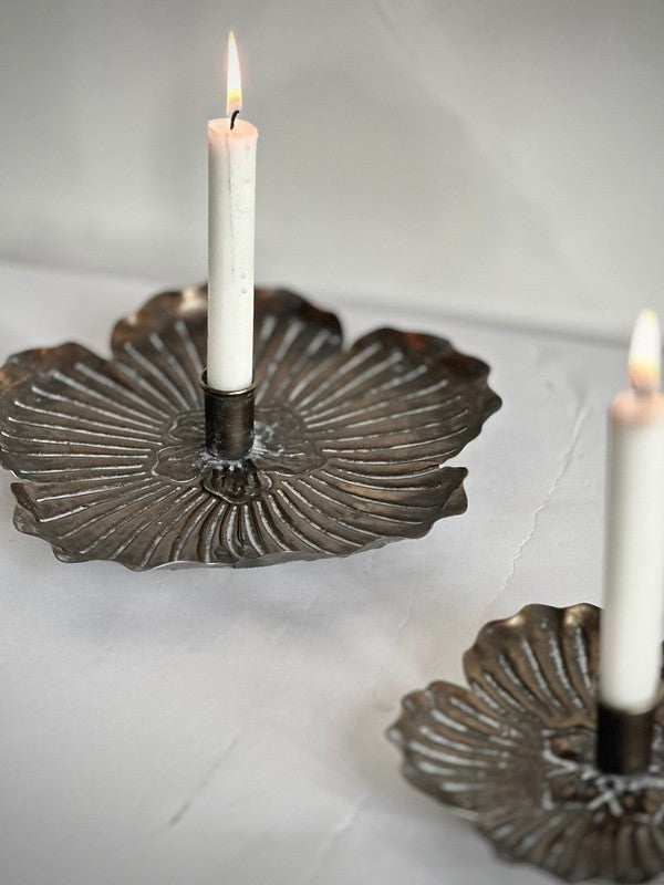 Kerzenständer aus Messing in Blütenform
