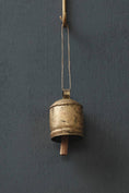 Bild in Galerie-Betrachter laden, Glocke aus Eisen in atikem Look 9cm

