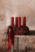 Bild in Galerie-Betrachter laden, VORBESTELLUNG// Adventskranz in Bordeaux mit Ester & Ester und Erik Kerzen "44/Wine"
