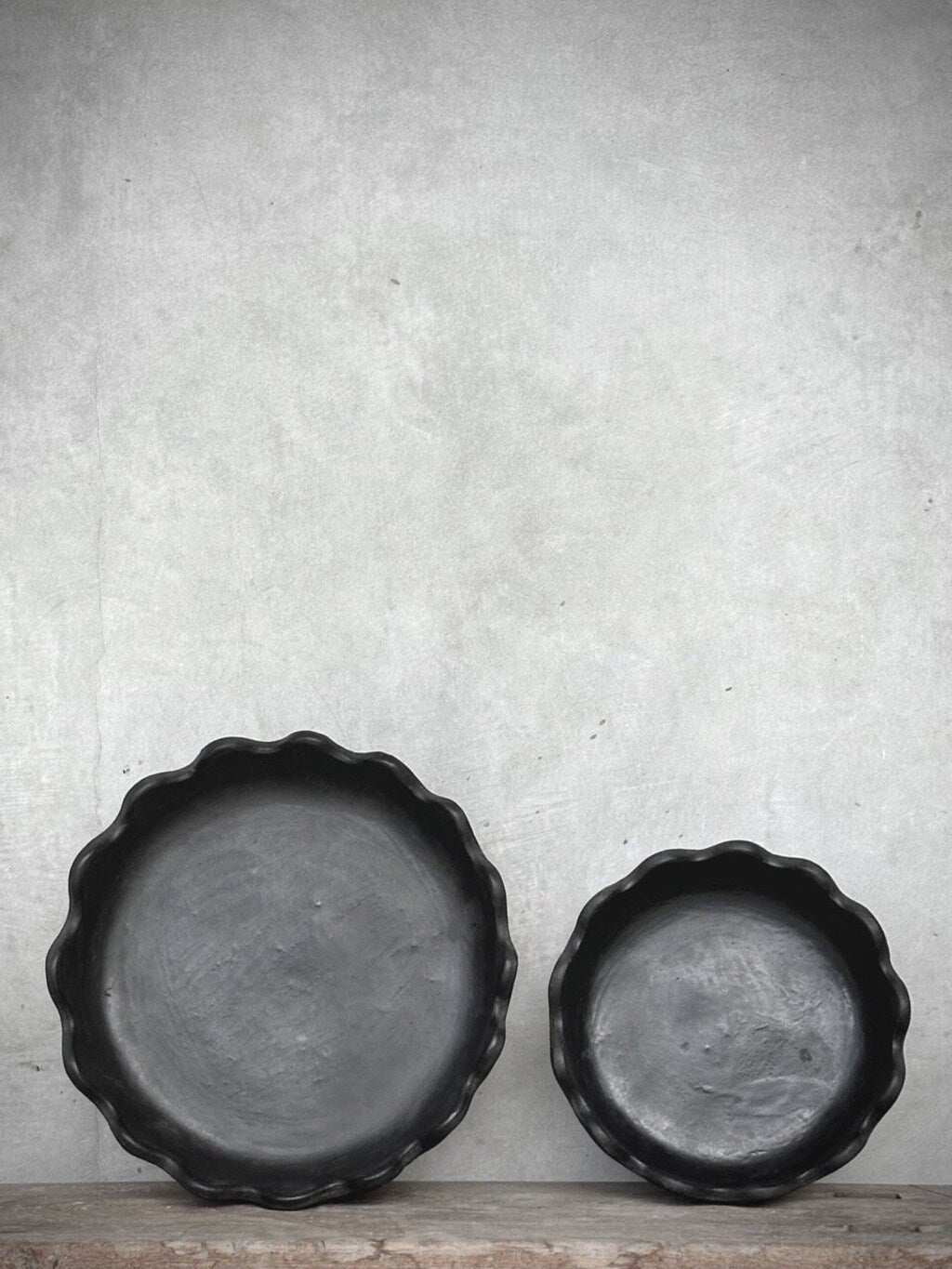 Schwarze Keramikschale in zwei Größen